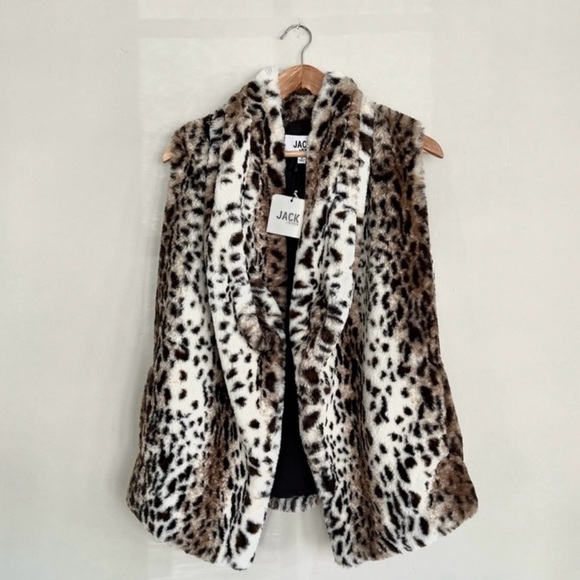 Jack by BB Dakota Jackets & Blazers - NWT JACK by BB Dakota faux fur vest size small